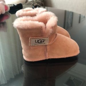 Ugg infant girls 12-18 months